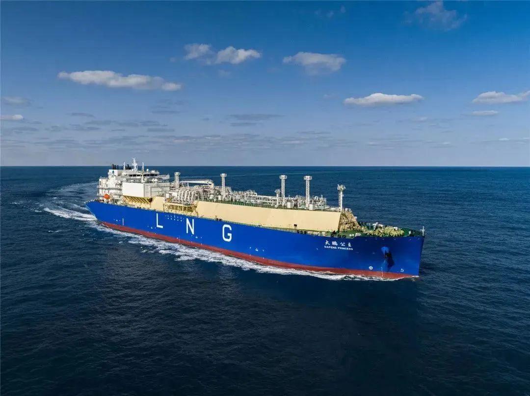 全球最大江海联运型LNG船“大鹏公主”号正式交付，助力高质量建设“大鹏LNG走廊”